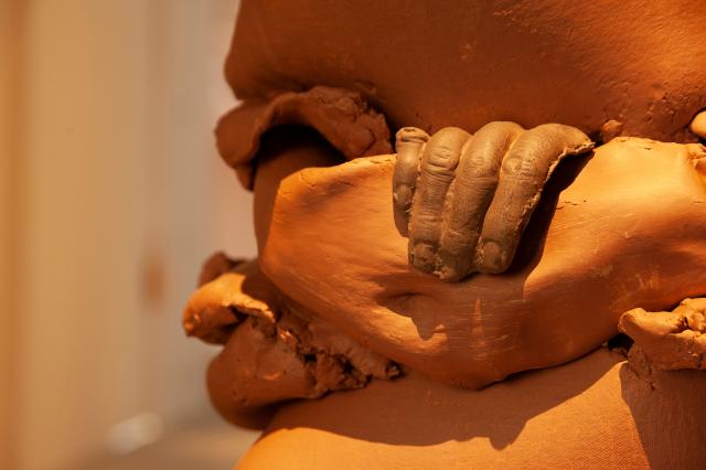 Tomo Ingalls. Body Body Body, 2021. Raw clay. Photo Credit Leia Guo. Detail.