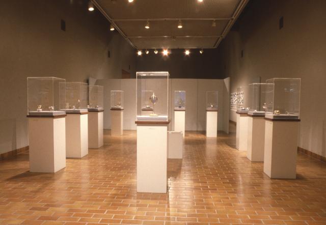  Lois Etherington Betteridge, Silver and Gold, installation view, 1981.