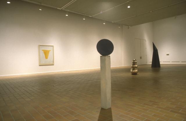  Robert Therrien, installation view, 1997.