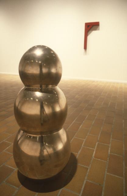  Robert Therrien, installation view, 1997.