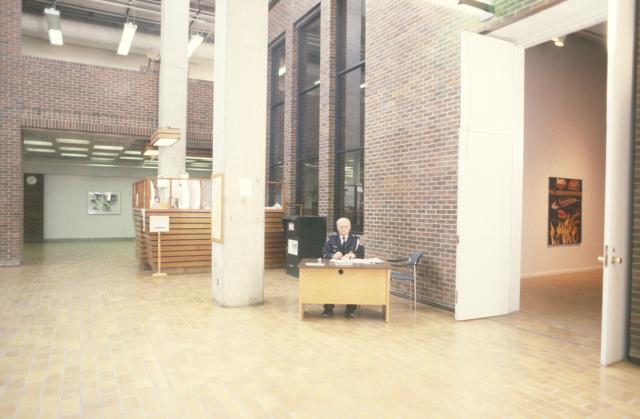 Jane Kidd, installation view, 1995. Image courtesy of the Illingworth Kerr Gallery. 